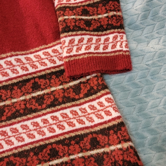 Ladies Sweater - Picture 2 of 10